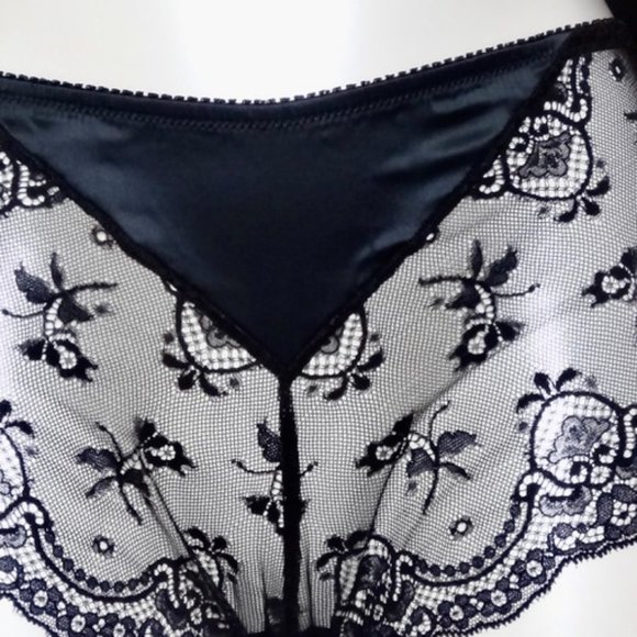 AJOUR LACE SHORTS - Picture 6 of 7